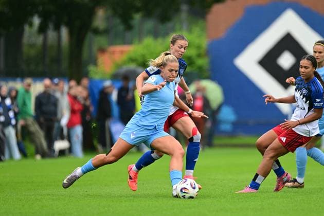 Fußball I Frauen I Saison 2025-2026 I Testspiel I Hamburger SV - FC Viktoria 1889 Berlin I 03.08.2025 Nina Ehegötz (29, FC Viktoria Berlin) Annalena Carolina Wucher (15, Hamburger SV) Hamburg Paul Hauenschild Sportanlage Hamburg Deutschland Copyright: xLobeca FelixxSchlikisx