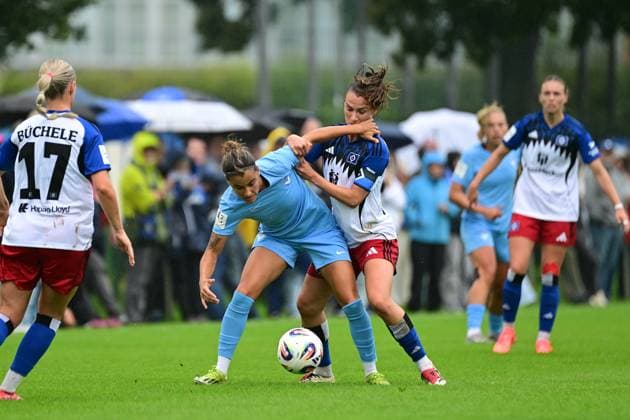 Fußball I Frauen I Saison 2025-2026 I Testspiel I Hamburger SV - FC Viktoria 1889 Berlin I 03.08.2025 Aylin Yaren (25, FC Viktoria Berlin) Pauline Annette Machtens (28, Hamburger SV) Hamburg Paul Hauenschild Sportanlage Hamburg Deutschland Copyright: xLobeca FelixxSchlikisx