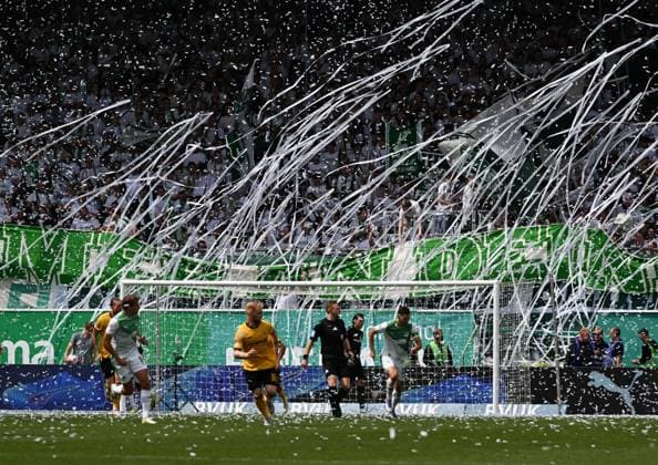 03.08.2025, xsltx, Fussball 2.Bundesliga, SpVgg Greuther Fuerth - Dynamo Dresden v.l. Fürther Choreografie zu Beginn der zweiten Halbzeit (DFL DFB REGULATIONS PROHIBIT ANY USE OF PHOTOGRAPHS as IMAGE SEQUENCES and or QUASI-VIDEO)