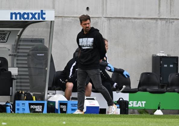 03.08.2025, xsltx, Fussball 2.Bundesliga, SpVgg Greuther Fuerth - Dynamo Dresden v.l. Nach dem 1:3-Zwischenstand mit gedämpfter Stimmung: Thomas Stamm (Trainer Dynamo Dresden) (DFL DFB REGULATIONS PROHIBIT ANY USE OF PHOTOGRAPHS as IMAGE SEQUENCES and or QUASI-VIDEO)