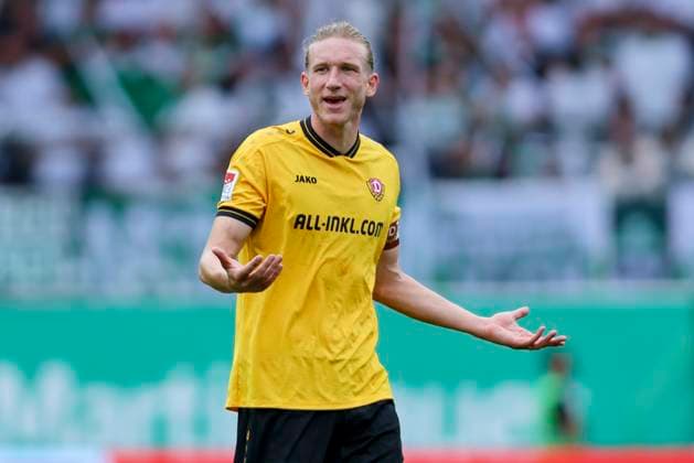 Vinko Sapina (Dynamo Dresden) gestikuliert, 2. Bundesliga, SpVgg Greuther Fürth v Dynamo Dresden, Sportpark Ronhof Thomas Sommer am 03. August 2025 in Fürth, Deutschland. (Foto von Marco Steinbrenner DeFodi Images) Vinko Sapina (Dynamo Dresden) gestures, 2. Bundesliga, SpVgg Greuther Fürth v Dynamo Dresden, Sportpark Ronhof Thomas Sommer, August 3, 2025 in Fürth, Germany. (Photo by Marco Steinbrenner DeFodi Images) DFB DFL REGULATIONS PROHIBIT ANY USE OF PHOTOGRAPHS AS IMAGE SEQUENCES AND OR QUASI-VIDEO.