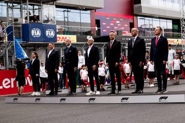F1 - HUNGARIAN GRAND PRIX 2025 Authorities stand up during the Hungary anthem during the 2025 Formula 1 Lenovo Hungarian Grand Prix, 14th round of the 2025 FIA Formula One World Championship, WM, Weltmeisterschaft from August 1 to 3, 2025 on the Hungaroring, in Mogyorod, Hungary - MogyorodHungary  Copyright: xJulienxDelfossex