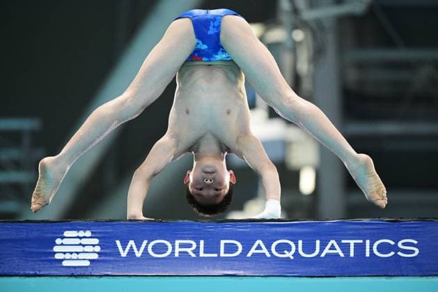 (250803) -- SINGAPORE, Aug. 3, 2025 -- Zhao Renjie of China competes during the men s 10m platform final of diving at the World Aquatics Championships in Singapore, Aug. 3, 2025. (Photo by Xinhua) (SP)SINGAPORE-WORLD AQUATICS CHAMPIONSHIPS-DIVING-MEN S 10M PLATFORM ThenxChihxWey 