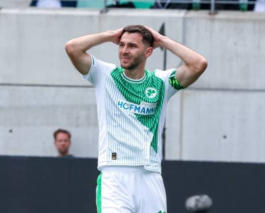 Entaeuschung bei Branimir Hrgota 10 (Spvgg Greuther Fuerth), Spvgg Greuther Fuerth vs. SG Dynamo Dresden, DFL, 2. Bundesliga, Saison 2025 2026, Hinrunde, 1. Spieltag, 03.08.2025 DFB regulations prohibit any use of photographs as image sequences and or quasi-video Fuerth Bayern Deutschland