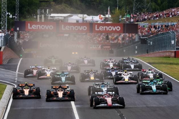 F1 - HUNGARIAN GRAND PRIX 2025 Start of the race, 16 LECLERC Charles (mco), Scuderia Ferrari SF-25, action leads during the 2025 Formula 1 Lenovo Hungarian Grand Prix, 14th round of the 2025 FIA Formula One World Championship, WM, Weltmeisterschaft from August 1 to 3, 2025 on the Hungaroring, in Mogyorod, Hungary - MogyorodHungary  Copyright: xJulienxDelfossex