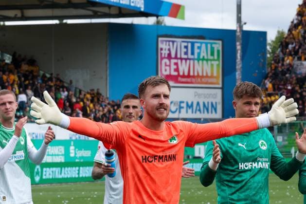 Pelle Boevink 26 (Spvgg Greuther Fuerth) jubelt mit den Fans, Spvgg Greuther Fuerth vs. SG Dynamo Dresden, DFL, 2. Bundesliga, Saison 2025 2026, Hinrunde, 1. Spieltag, 03.08.2025 DFB regulations prohibit any use of photographs as image sequences and or quasi-video Fuerth Bayern Deutschland