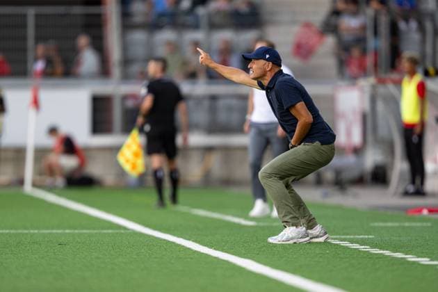 Thun, Bern, August 03 2025: head coach Peter Zeidler (Lausanne) during the Brack Super League Football game between FC Thun and FC Lausanne at Stockhorn Arena in Thun, Switzerland. (Kjetil Waber SPP)  Copyright: xKjetilxWaberx xSPPx 0828747907st