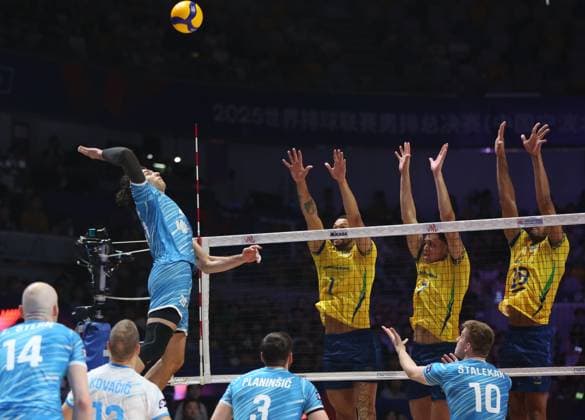 (250803) -- NINGBO, Aug. 3, 2025 -- Mujanovic (Top L) of Slovenia spikes the ball during the 3rd place match between Slovenia and Brazil at the 2025 Volleyball Nations League (VNL) Men s Final Round in Ningbo, east China s Zhejiang Province, Aug. 3, 2025. (Photo by Xinhua) (SP)CHINA-NINGBO-VOLLEYBALL-VOLLEYBALL NATIONS LEAGUE-SLOVENIA VS BRAZIL (CN) SuoxXianglu 