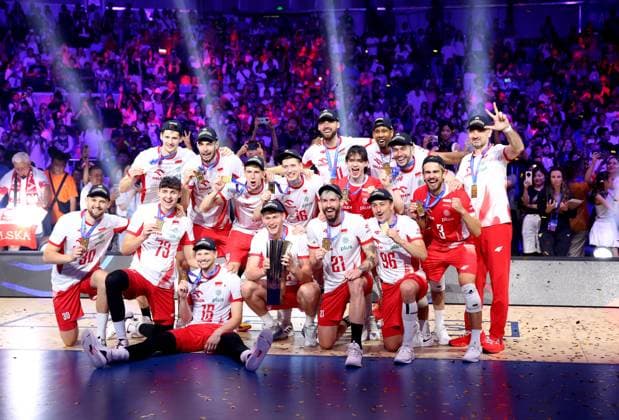 (250803) -- NINGBO, Aug. 3, 2025 -- Team Poland celebrate after the final match between Poland and Italy at the 2025 Volleyball Nations League (VNL) Men s Final Round in Ningbo, east China s Zhejiang Province, Aug. 3, 2025. (Photo by Xinhua) (SP)CHINA-NINGBO-VOLLEYBALL-VOLLEYBALL NATIONS LEAGUE-POLAND VS ITALY (CN) SuoxXianglu 