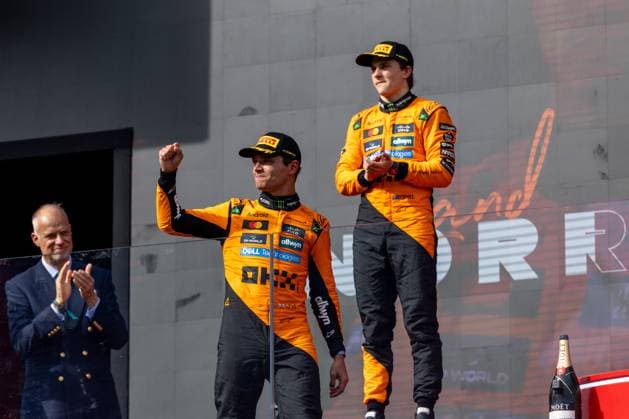 Lando Norris (McLaren Formula 1 Team, Großbritannien 04) erster Platz und Oscar Piastri (McLaren Formula 1 Team, Australien 81) zweiter Platz, HUN, Formel 1 Weltmeisterschaft, Grand Prix von Ungarn, Hungaroring, Renntag, Rennen, Podium, Saison 2025, 03.08.2025 HUN, Formel 1 Weltmeisterschaft, Grand Prix von Ungarn, Hungaroring, Rennen, Podium, Saison 2025, 03.08.2025 Budapest Copyright: xEibner-Pressefoto MarcelxFischerx EP_MFI