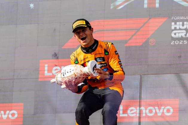 Lando Norris (McLaren Formula 1 Team, Großbritannien 04), HUN, Formel 1 Weltmeisterschaft, Grand Prix von Ungarn, Hungaroring, Renntag, Rennen, Podium, Saison 2025, 03.08.2025 HUN, Formel 1 Weltmeisterschaft, Grand Prix von Ungarn, Hungaroring, Rennen, Podium, Saison 2025, 03.08.2025 Budapest Copyright: xEibner-Pressefoto MarcelxFischerx EP_MFI