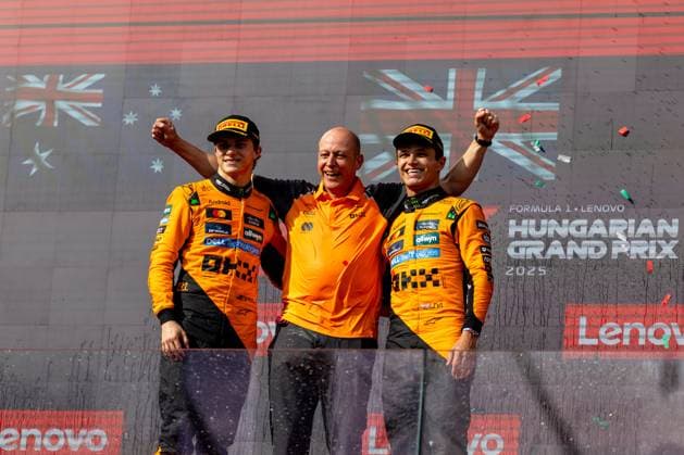 Lando Norris (McLaren Formula 1 Team, Großbritannien 04) erster Platz und Oscar Piastri (McLaren Formula 1 Team, Australien 81) zweiter Platz, HUN, Formel 1 Weltmeisterschaft, Grand Prix von Ungarn, Hungaroring, Renntag, Rennen, Podium, Saison 2025, 03.08.2025 HUN, Formel 1 Weltmeisterschaft, Grand Prix von Ungarn, Hungaroring, Rennen, Podium, Saison 2025, 03.08.2025 Budapest Copyright: xEibner-Pressefoto MarcelxFischerx EP_MFI