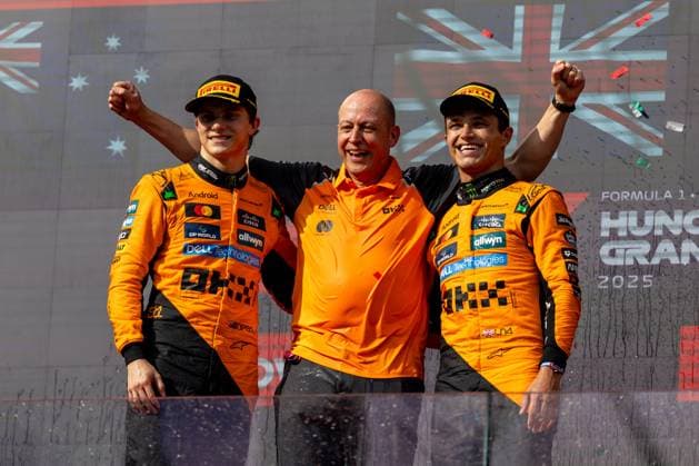 Lando Norris (McLaren Formula 1 Team, Großbritannien 04) erster Platz und Oscar Piastri (McLaren Formula 1 Team, Australien 81) zweiter Platz, HUN, Formel 1 Weltmeisterschaft, Grand Prix von Ungarn, Hungaroring, Renntag, Rennen, Podium, Saison 2025, 03.08.2025 HUN, Formel 1 Weltmeisterschaft, Grand Prix von Ungarn, Hungaroring, Rennen, Podium, Saison 2025, 03.08.2025 Budapest Copyright: xEibner-Pressefoto MarcelxFischerx EP_MFI