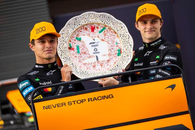 F1 - HUNGARIAN GRAND PRIX 2025 PIASTRI Oscar (aus), McLaren F1 Team MCL39, NORRIS Lando (gbr), McLaren F1 Team MCL39, portrait celebrating their 1-2 during the 2025 Formula 1 Lenovo Hungarian Grand Prix, 14th round of the 2025 FIA Formula One World Championship, WM, Weltmeisterschaft from August 1 to 3, 2025 on the Hungaroring, in Mogyorod, Hungary - MogyorodHungary Copyright: xJulienxDelfossex