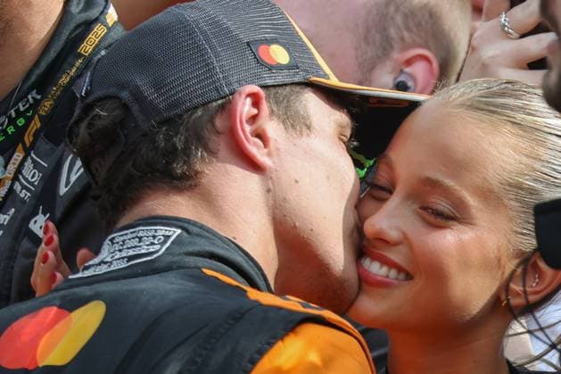 FORMULE 1 : Grand Prix d Hongrie - Budapest - Course - FIA - 03 08 2025 4 Lando Norris (GBR) McLaren F1 Team (GBR) MCL39 Mercedes kissing his girlfriend after victory of the 2025 Formula One Hungarian Grand Prix, 14th round of the 2025 Formula 1 World Championship, WM, Weltmeisterschaft taking place from August 1 to 3, 2025 on the Hungaroring in Budapest (HUN) BUDAPESTHungary  Copyright: xMPSxAGENCYx