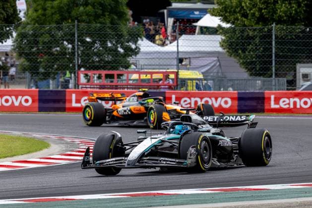 George Russell (Mercedes-AMG Petronas F1 Team, Großbritannien, 63) undLando Norris (McLaren Formula 1 Team, Großbritannien 04), HUN, Formel 1 Weltmeisterschaft, Grand Prix von Ungarn, Hungaroring, Rennen, Saison 2025, 03.08.2025 HUN, Formel 1 Weltmeisterschaft, Grand Prix von Ungarn, Hungaroring, Rennen, Saison 2025, 03.08.2025 Budapest Copyright: xEibner-Pressefoto MarcelxFischerx EP_MFI