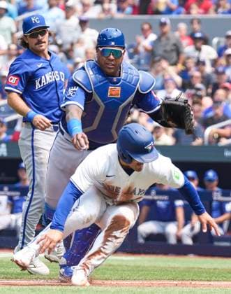 August 3, 2025, Toronto, On, CANADA: Toronto Blue Jays Dalton Varsho is caught in a run down by Kansas City Royals catcher Salvador Perez during second inning MLB, Baseball Herren, USA baseball action in Toronto on Sunday August 3, 2025. Dalton Varsho; Salvador Perez  - ZUMAc35_ 20250803_zaf_c35_035 Copyright: xChrisxYoungx