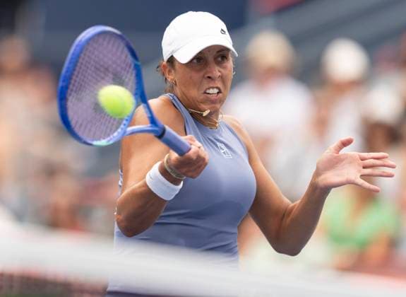 August 3, 2025, Montreal, Pq, Canada: p>Madison Keys of the United States hits a return to Karolina Muchova of Czechia during round of 16 tennis action at the National Bank Open in Montreal, Sunday, Aug. 3, 2025. Canada News - August 3, 2025  - ZUMAc35_ 20250803_zaf_c35_041 Copyright: xChristinnexMuschix