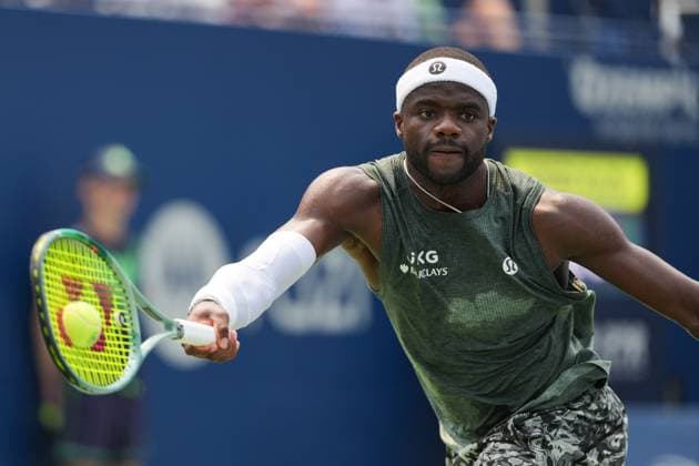 ATP, Tennis Herren Masters 1000 National Bank Open Toronto Presented by Rogers 2025 - Day 9 Frances Tiafoe of the United States of America plays a forehand against Alex De Minaur of Australia during the Men s Singles round of 16 match on day 9 of the ATP Masters 1000 National Bank Open at Sobeys Stadium. on August 3, 2025 in Toronto, Canada. (Photo by Leonardo Ramirez Eyepix Group) Copyright: xLeonardoxRamirezx xEyepixxGroupx LR-01082025-05590