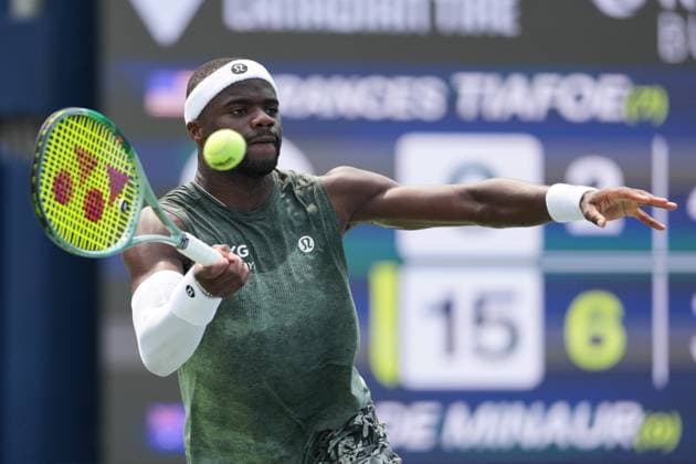 ATP, Tennis Herren Masters 1000 National Bank Open Toronto Presented by Rogers 2025 - Day 9 Frances Tiafoe of the United States of America plays a forehand against Alex De Minaur of Australia during the Men s Singles round of 16 match on day 9 of the ATP Masters 1000 National Bank Open at Sobeys Stadium. on August 3, 2025 in Toronto, Canada. (Photo by Leonardo Ramirez Eyepix Group) Copyright: xLeonardoxRamirezx xEyepixxGroupx LR-01082025-06063