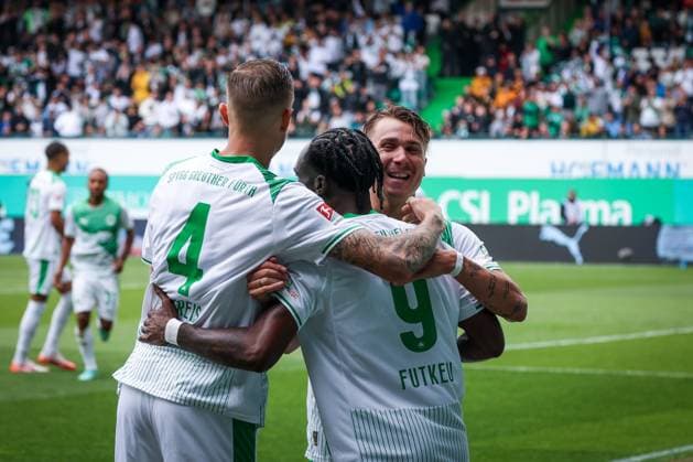 Philipp Ziereis 4 (Spvgg Greuther Fuerth), Noel Futkeu 9 (Spvgg Greuther Fuerth) und Felix Klaus 30 (Spvgg Greuther Fuerth) feiern das 1:0 von Futkeu, Spvgg Greuther Fuerth vs. SG Dynamo Dresden, DFL, 2. Bundesliga, Saison 2025 2026, Hinrunde, 1. Spieltag, 03.08.2025 DFB regulations prohibit any use of photographs as image sequences and or quasi-video Fuerth Bayern Deutschland