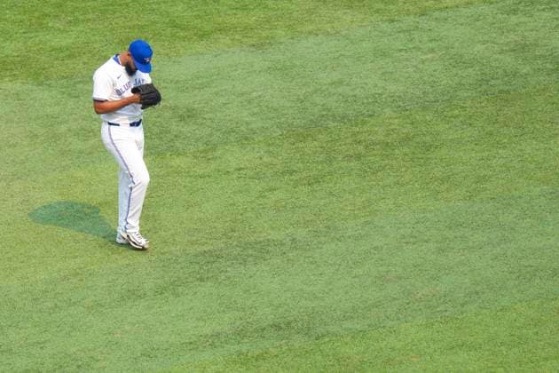 August 3, 2025, Toronto, On, CAN: Toronto Blue Jays pitcher Seranthony DomoÂ­nguez (48) is puled from the game after Kansas City Royals Tyler Tolbert hits a two run RBI single during tenth inning MLB, Baseball Herren, USA baseball action in Toronto on Sunday August 3, 2025. Seranthony DomoÂ­Nguez  - ZUMAc35_ 20250803_zaf_c35_095 Copyright: xChrisxYoungx