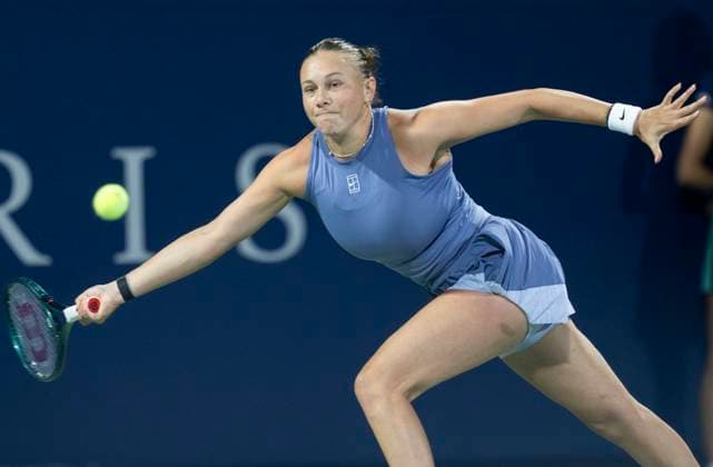 August 3, 2025, Montreal, Pq, Canada: Amanda Anisimova of the United States hits a return to Elina Svitolina of Ukraine during round of 16 tennis action at the National Bank Open in Montreal, Sunday, Aug. 3, 2025. Canada News - August 3, 2025  - ZUMAc35_ 20250803_zaf_c35_191 Copyright: xChristinnexMuschix