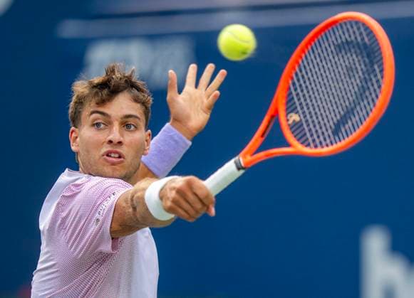 August 3, 2025, Toronto, On, Canada: Italy s Flavio Cobolli hits a backhand return to Ben Shelton of the United States during their match at the National Bank Open in Toronto, Sunday, Aug. 3, 2025. Canada News - August 3, 2025  - ZUMAc35_ 20250803_zaf_c35_201 Copyright: xFrankxGunnx