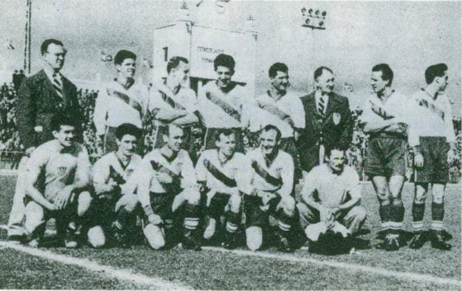 Fussballweltmeisterschaft in Brasilien Vorrunde Gruppe 2 Spanien - USA 3:1 (0:1) Die Mannschaft der USA, die in der Hauptsache aus St. Louis kam. Der Rest wurde von New York, Philadelphia und den Ponte-Delgada-River-Falls. 25.06.1950 in Curitiba - Brasilien -Archiv *** Football World Cup in Brazil Fight Group 2 Spain USA 3 1 0 1 The Team the USA, The in the The main thing out St Louis came the Rest was from New York, Philadelphia and the Ponte Delgada River Falls 25 06 1950 in Curitiba Brazil Archive
