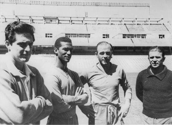 Fussball Spanien Real Madrid U.B.z. v.l. Rial, Didi, Di Stefano und Ferenc Puskas. 1960 !ACHTUNG AUFNAHMEDATUM GESCHÄTZT! *** Football Spain Real Madrid u B Z v l Rial, Didi, Tue Stefano and Ferenc Puskas 1960 ATTENTION date estimated !ACHTUNG AUFNAHMEDATUM GESCHÄTZT!