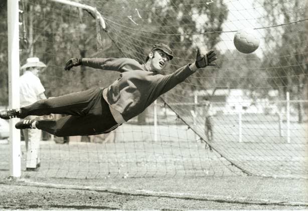 Zur Fussballweltmeisterschaft in Mexiko Training der deutschen Nationalspieler. U.B.z. Torwart Manfred Manglitz springt dem Ball entgegen. Juni 1970 in Mexico !ACHTUNG AUFNAHMEDATUM GESCHÄTZT! *** to Football World Cup in Mexico Training the German National player u B Z Goalkeeper Manfred Manglitz jumps the Ball contrary June 1970 in Mexico ATTENTION date estimated !ACHTUNG AUFNAHMEDATUM GESCHÄTZT!