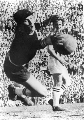 Fussball Italien U.B.z. Natiotionaltorwart Giovanni Viola. ca. 1955 !ACHTUNG AUFNAHMEDATUM GESCHÄTZT! *** Football Italy u B Z National goalkeeper Giovanni Viola Approx 1955 ATTENTION date estimated !ACHTUNG AUFNAHMEDATUM GESCHÄTZT!