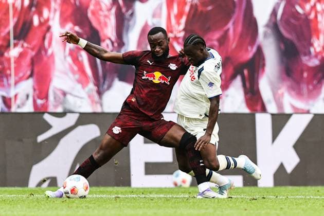 Lutsharel Geertruida (RB Leipzig,2) gegen Kamaldeen Sulemana (Atalanta Bergamo,7) - 1. Fussball Bundesliga Saison 2025-2026 Testspiel RasenBallsport Leipzig vs. Atalanta Bergamo in der Red Bull Arena in Leipzig - Aktion,Fussball,Mann,Männer,Deutschland,02.08.2025