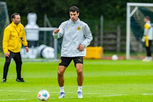 Trainingslager in Borussia Dortmund in Saalfelden Giovanni Reyna (Borussia Dortmund, 7) *** Borussia Dortmund training camp in Saalfelden Giovanni Reyna Borussia Dortmund, 7 Copyright: xBahhoxKarax