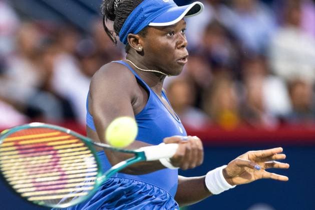 August 4, 2025, Montreal, Quebec, Canada: VICTORIA MBOKO (WC) from Canada forehand in first set against Jessica Bouzas Maneiro from Spain in quarter final at Canadian Open at IGA stadium in Montreal, Quebec, Canada on 2025-08-04 Montreal Canada - ZUMAl189 20250804_zsp_l189_036 Copyright: xYannickxLegarex