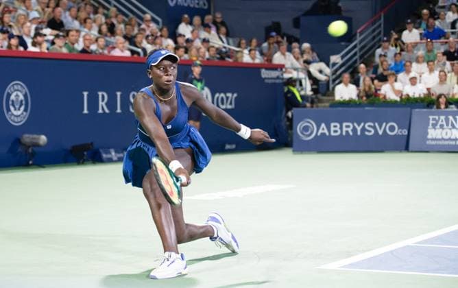 (250805) -- MONTREAL, Aug. 5, 2025 -- Victoria Mboko of Canada returns the ball during the quarterfinal of the women s singles match between Victoria Mboko of Canada and Jessica Bouzas Maneiro of Spain at the 2025 National Bank Open tennis tournament in Montreal, Canada, on Aug. 4, 2025. (Photo by Xinhua) (SP)CANADA-MONTREAL-TENNIS-NATIONAL BANK OPEN-WOMEN S SINGLES-QUARTERFINALS LixHaitao 