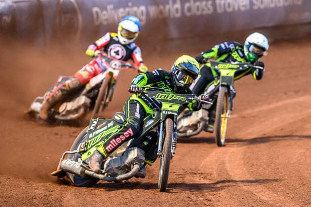 Belle Vue Aces v Ipswich Witches - Rowe Motor Oil Premiership Danny King of Ipswich Witches in yellow leads Jason Doyle of Ipswich Witches in white and Jake Mulford of Belle Vue Aces in blue during the Rowe Motor Oil Premiership match between Belle Vue Aces and Ipswich Witches at the National Speedway Stadium in Manchester, England, on August 4, 2025. Manchester United Kingdom  Copyright: xMIxNewsx originalFilename:fletcher-bellevue250804_np0TY.jpg