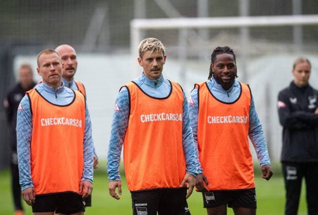 Fussball, Herren, Saison 2025 26, 2. Bundesliga, Hertha BSC, Training, v.l. Jon Dagur Thorsteinsson (Hertha BSC), Dawid Kownacki (Hertha BSC), Deyovaisio Zeefuik (Hertha BSC), 05.08. 2025,