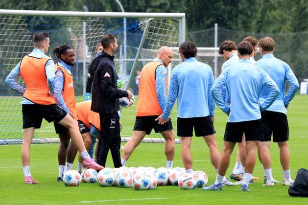 DEU, DFL, 2. FBL Hertha BSC, Training, 05.08.2025, Sportforum, Berlin, DEU, DFL, 2. FBL Hertha BSC, Training, im Bild Hertha-Spielerkreis, Deyovaisio Zeefuik (Hertha BSC Berlin 42) DFL - regulations prohibit any use of Photographs as image sequences and or quasi-video