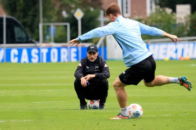 DEU, DFL, 2. FBL Hertha BSC, Training, 05.08.2025, Sportforum, Berlin, DEU, DFL, 2. FBL Hertha BSC, Training, im Bild Cheftrainer Stefan Leitl (Hertha BSC Berlin), Sebastian Groenning (Hertha BSC Berlin 17) DFL - regulations prohibit any use of Photographs as image sequences and or quasi-video