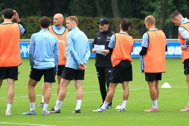 DEU, DFL, 2. FBL Hertha BSC, Training, 05.08.2025, Sportforum, Berlin, DEU, DFL, 2. FBL Hertha BSC, Training, im Bild Cheftrainer Stefan Leitl (Hertha BSC Berlin), Hertha-Spielerkreis DFL - regulations prohibit any use of Photographs as image sequences and or quasi-video