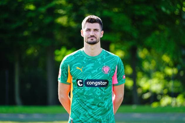 Nikola Vasilj (FC St. Pauli, 22) GER, FC St. Pauli, Fussball, 1. Bundesliga, Portraettermin 2025 2026, 05.08.2025 GER, FC St. Pauli, Fussball, 1. Bundesliga, Portraettermin 2025 2026, 05.08.2025 Hamburg *** Nikola Vasilj FC St Pauli, 22 GER, FC St Pauli, Football, 1 Bundesliga, Portraettermin 2025 2026, 05 08 2025 GER, FC St Pauli, Football, 1 Bundesliga, Portraettermin 2025 2026, 05 08 2025 Hamburg Copyright: xEibner-Pressefoto MarcelxvonxFehrnx EP_MFN