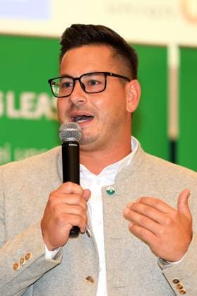 HANDBALL - HBL, Kiel, training camp GRAZ,AUSTRIA,05.AUG.25 - HANDBALL - HBL Handball-Bundesliga, THW Kiel, press conference, PK, Pressekonferenz Image shows member of state parliament Gerhard Hirschmann (Styria).  GEPAxpictures xMarioxBuehner-Weinrauch
