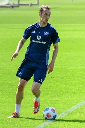 Schonlau Sebastian ( HSV ) Deutschland , Hamburg , Volksparkstadion , Fussball , 1 . Bundesliga , Training des Hamburger SV *** Schonlau Sebastian HSV Germany , Hamburg , Volksparkstadion , Football , 1 Bundesliga , Training of Hamburger SV
