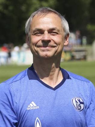 Ehemaliger deutscher Fußballer Olaf Thon Traditionself FC Schalke 04 Spiel in Quedlinburg 2018, former German footballer Olaf Thon traditional team FC Schalke 04 game in Quedlinburg 2018 Former German footballer Olaf Thon traditional team FC Schalke 04 game in Quedlinburg 2018, former German footballer Olaf Thon traditional team FC Schalke 04 game in Quedlinburg 2018 Copyright: imageBROKER AxelxKammerer ibliqx10590987.jpg Bitte beachten Sie die gesetzlichen Bestimmungen des deutschen Urheberrechtes hinsichtlich der Namensnennung des Fotografen im direkten Umfeld der Veröffentlichung Ehemaliger deutscher Fußballer Olaf Thon Traditionself FC Schalke 04 Spiel in Quedlinburg 2018, former German footballer imago images 0823953958