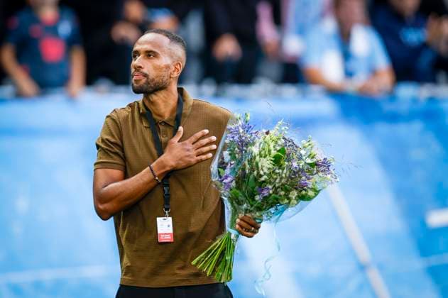MALMÖ, SVERIGE 20250805 Anfallaren Isaac Kiese Thelin som lämnar Malmö FF tackas av inför tisdagens kval till Champions League mellan Malmö FF och FC Köpenhamn pa Eleda Stadion. MALMÖ SVERIGE x10600x
