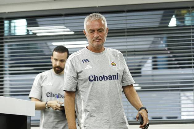 ROTTERDAM - Coach Joso Mourinho of FenerbahoÂße leaves the press room during a press conference, PK, Pressekonferenz at Feyenoord Stadium de Kuip, ahead of the third qualifying round Champions League match between Feyenoord and FenerbahoÂße, on Aug. 5, 2025 in Rotterdam, Netherlands. ANP BART STOUTJESDIJK xVIxANPxSportx xxANPxIVx 532865387 originalFilename: 532865387.jpg