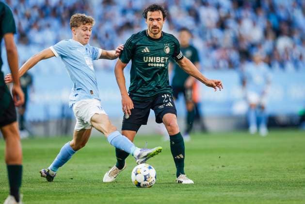 MALMÖ, SWEDEN 20250805 Malmö s Hugo Bolin (left) and Copenhagen s Thomas Delaney in action during the third qualifying round, 1st leg Champions League soccer match between Malmo FF and FC Copenhagen at Malmo New Stadium in Malmo, Sweden, on Aug. 5, 2025. MALMÖ SWEDEN x10600x