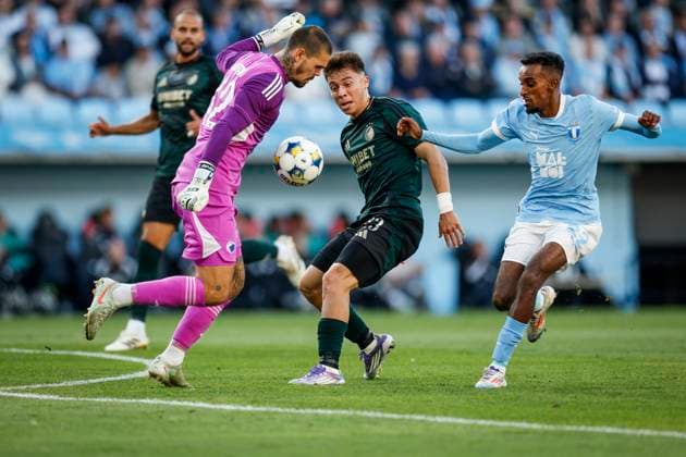 MALMÖ, SWEDEN 20250805 Copenhagen goalkeeper Dominik Kotarski (left) and Rodrigo Huescas (center) and Malmö s Taha Ali (right) in action during the third qualifying round, 1st leg Champions League soccer match between Malmo FF and FC Copenhagen at Malmo New Stadium in Malmo, Sweden, on Aug. 5, 2025. MALMÖ SWEDEN x10600x