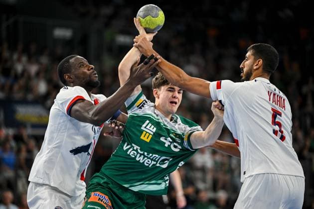 Karl Konan (Paris Saint-Germain), Elias Newel (FRISCH AUF! Goeppingen) und Yahia Omar (Paris Saint-Germain) battle for the ball during the Handball Friendly match between Frisch Auf! Göppingen and Paris Saint-Germain at ratiopharm Arena on August 5, 2025 in Neu-Ulm, Germany. (Photo by Harry Langer DeFodi Images)